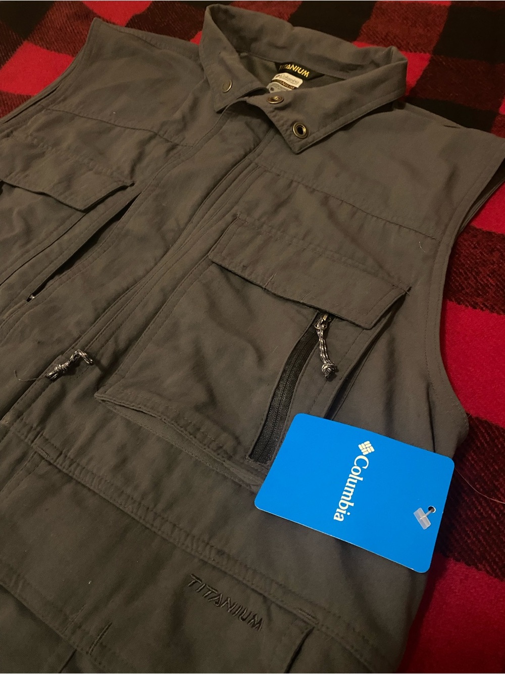 NWT Columbia Titanium Men's Utility Fishing Vest Size L Grey